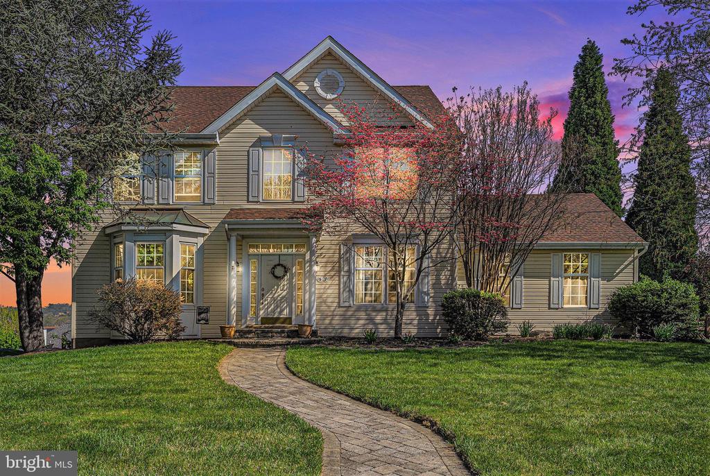 547 Red Coat Ln