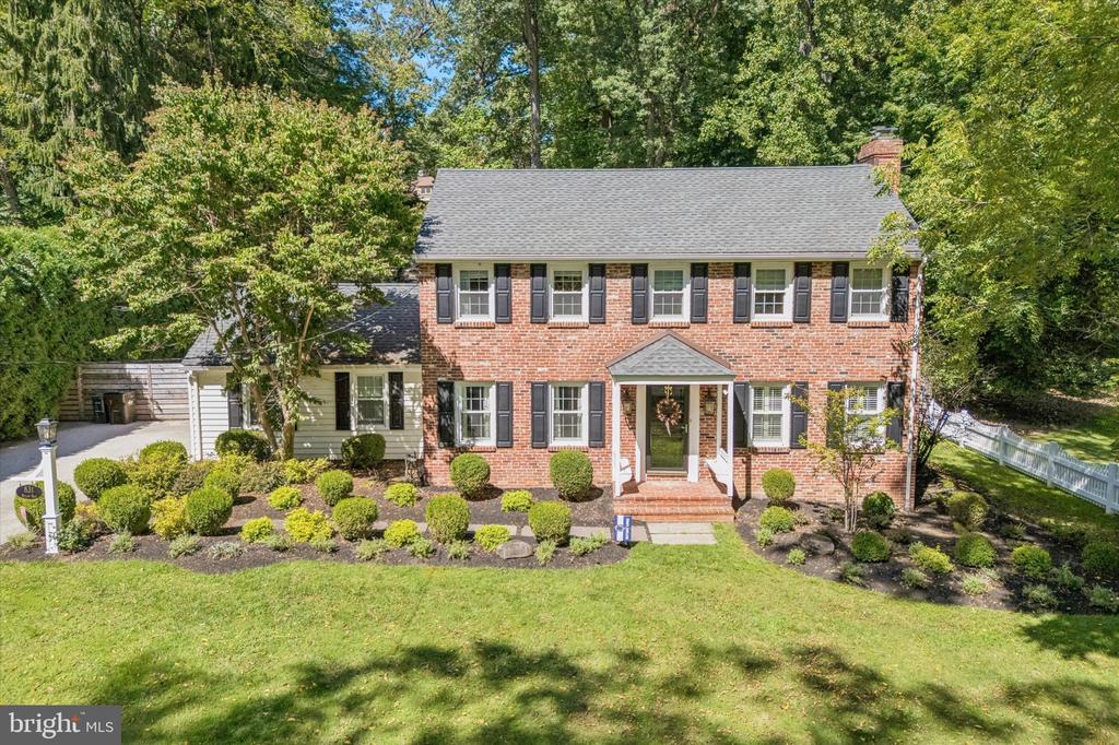 831 HOLLOW ROAD