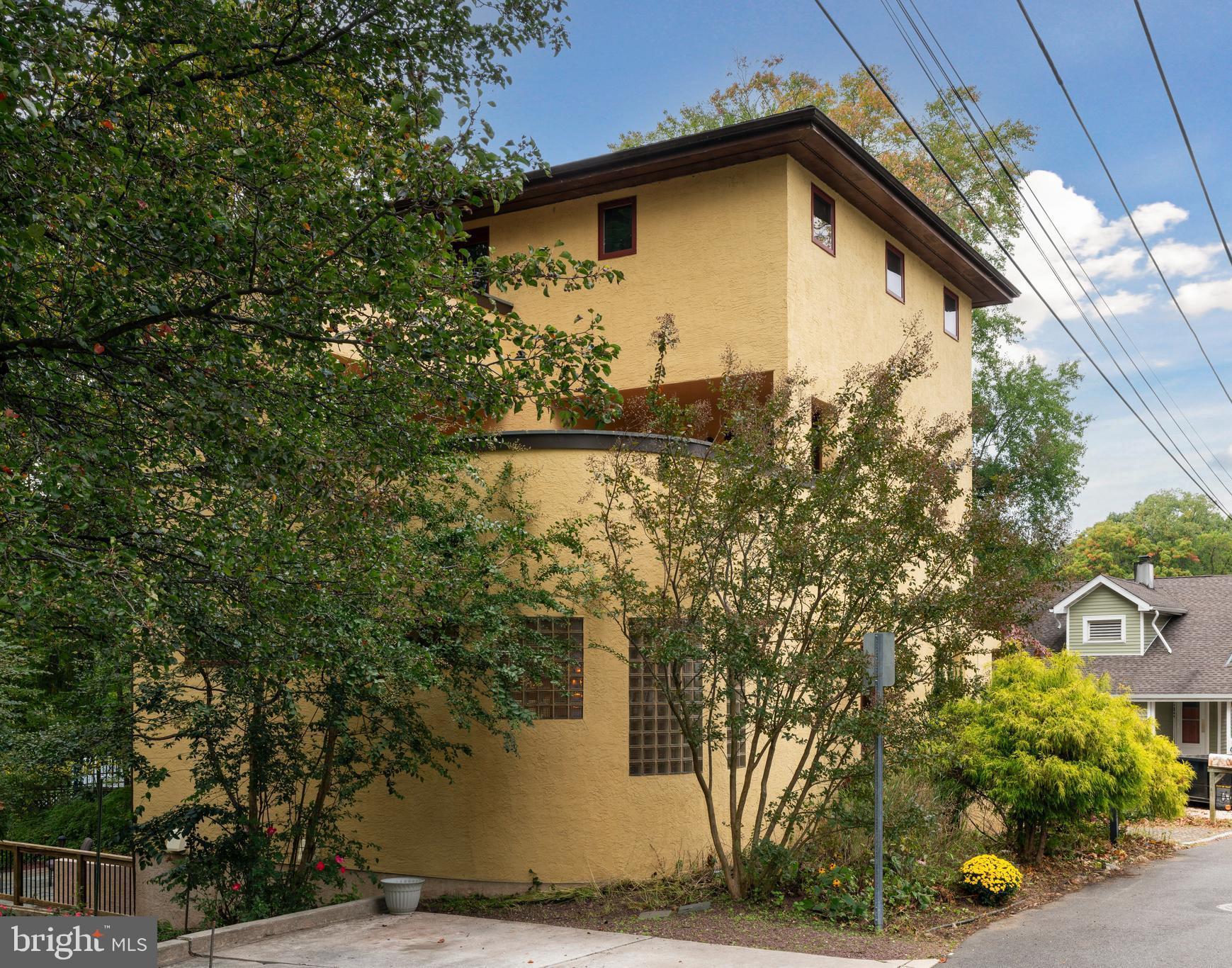 9 Howarth Avenue