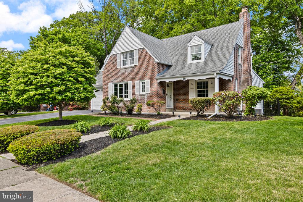251 SCHOOL LANE