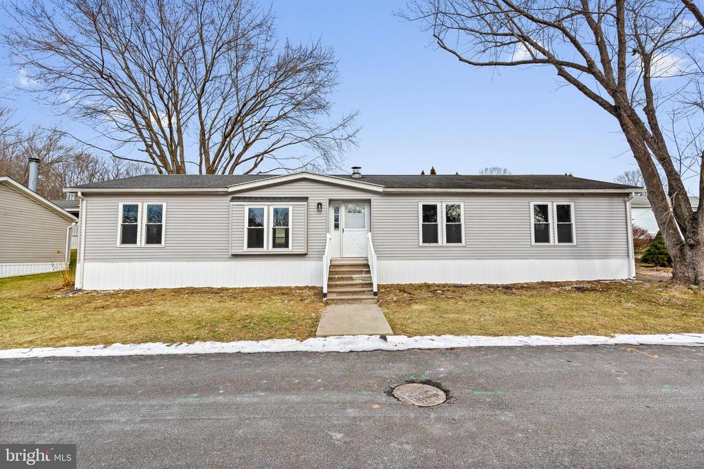 921 LAKEVIEW DRIVE