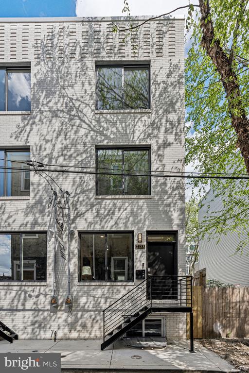 2121 E Dakota St