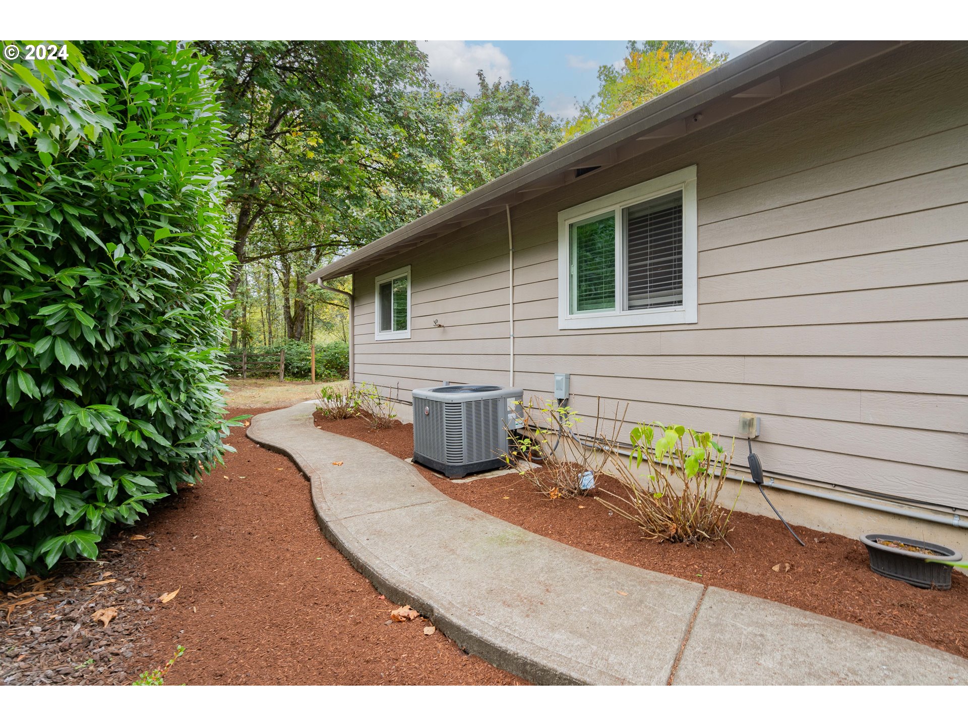 419 N 47TH CIR