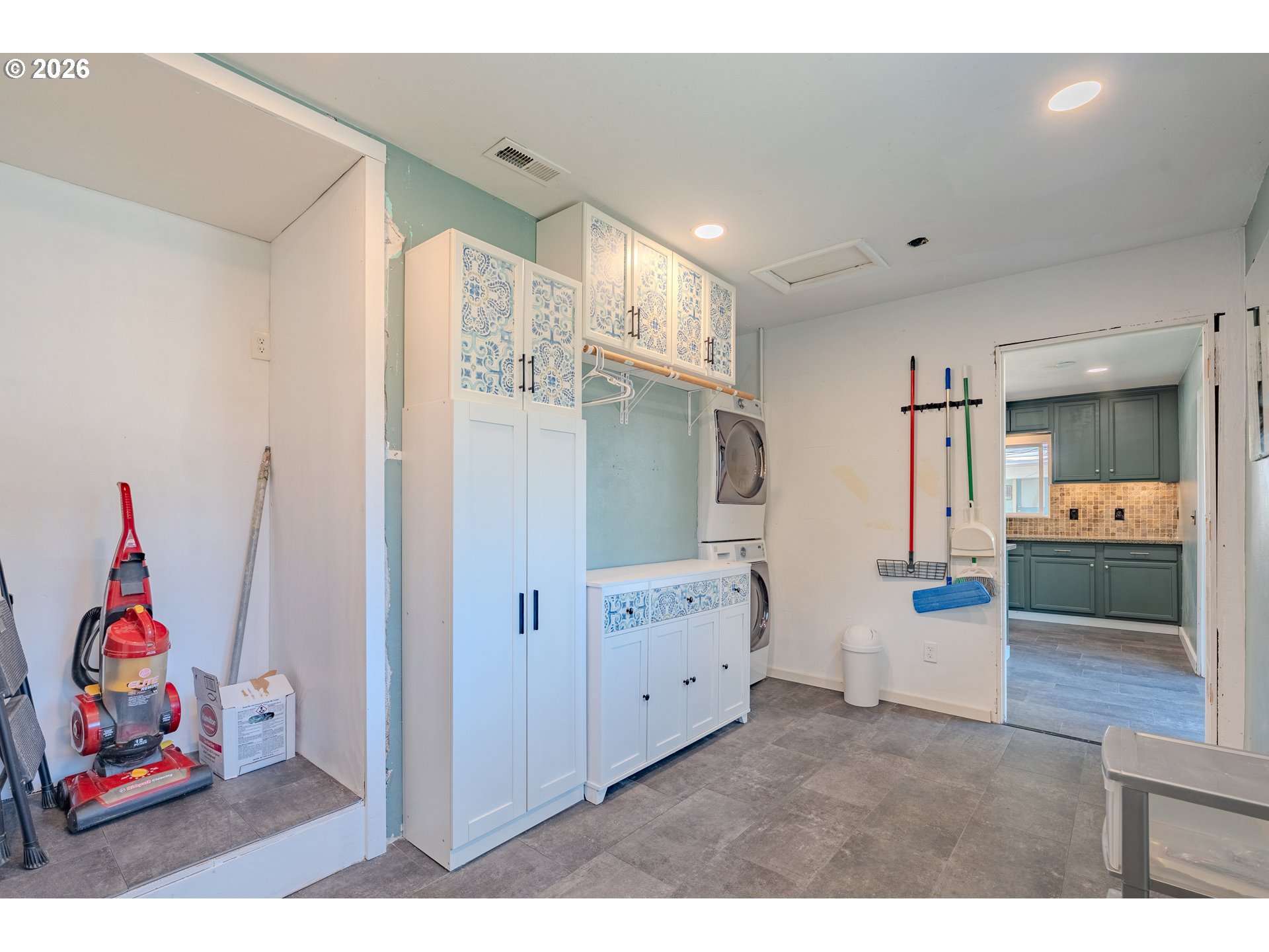 243 N SHEPHERD RD