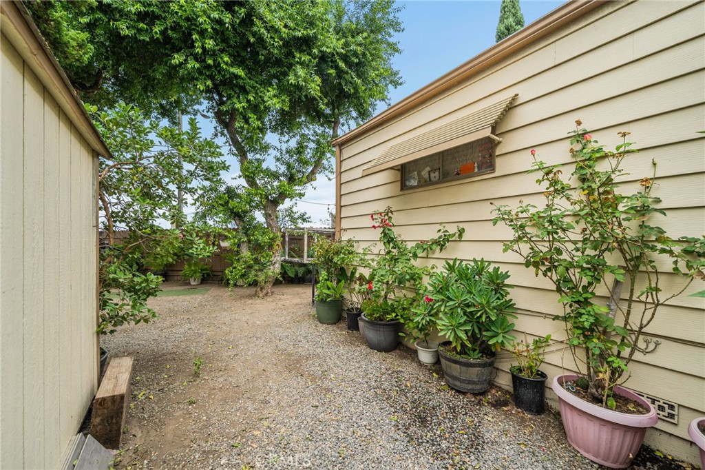 995 Pomona Road Unit: 1