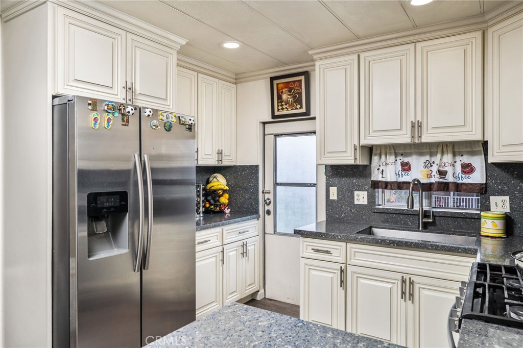 995 Pomona Road Unit: 1