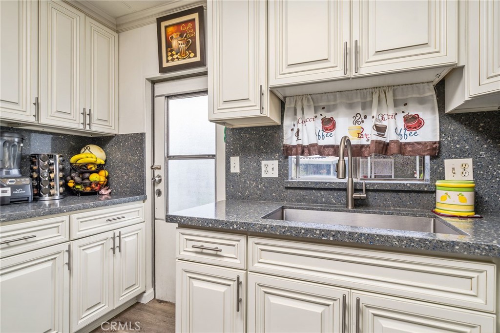 995 Pomona Road Unit: 1