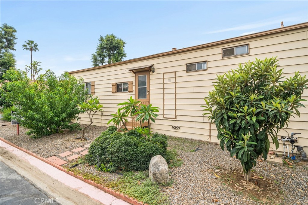 995 Pomona Road Unit: 1