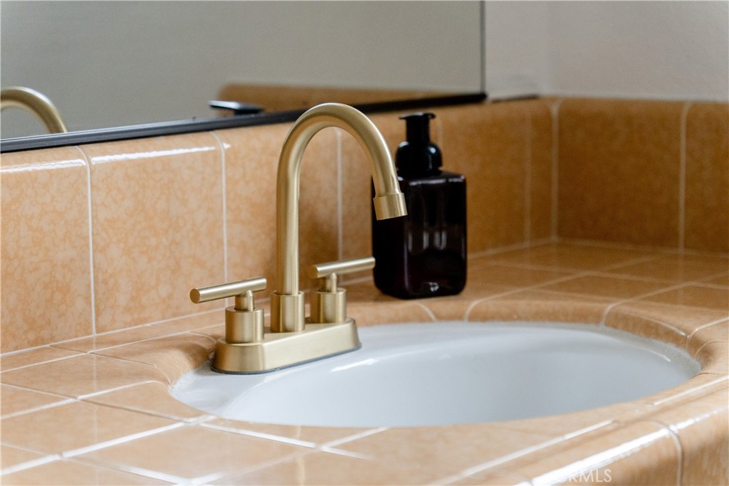 7728 Victor Vista Ave