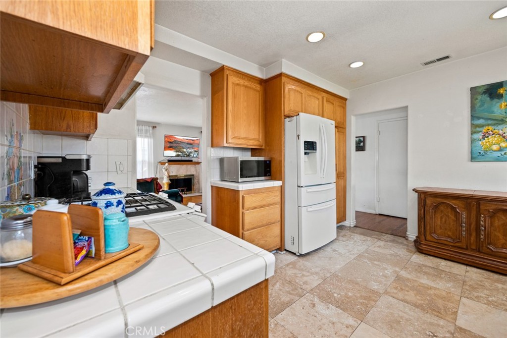 1431 E Pinewood Avenue