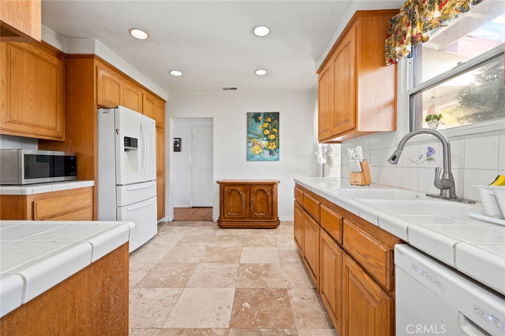 1431 E Pinewood Avenue