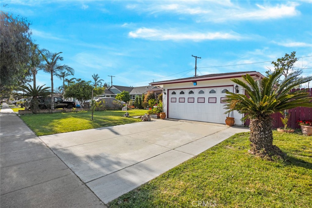 1431 E Pinewood Avenue