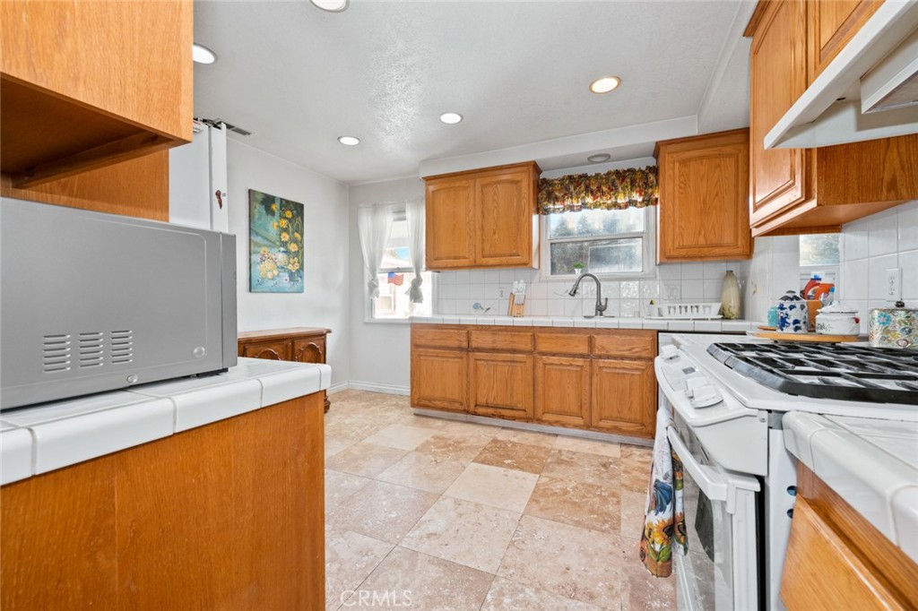 1431 E Pinewood Avenue