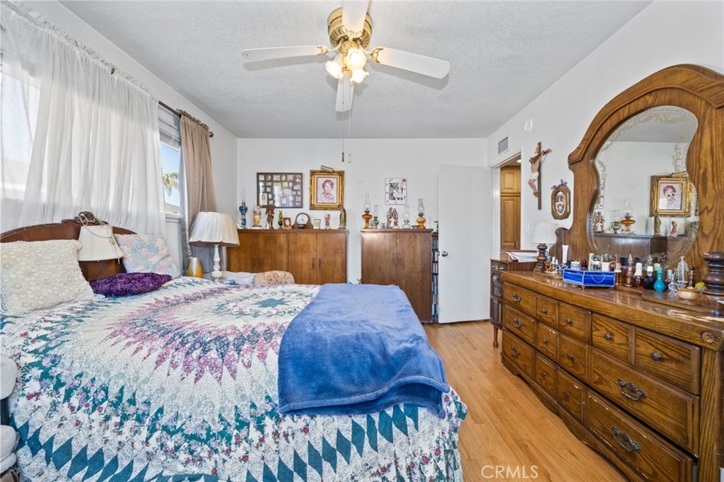 1431 E Pinewood Avenue