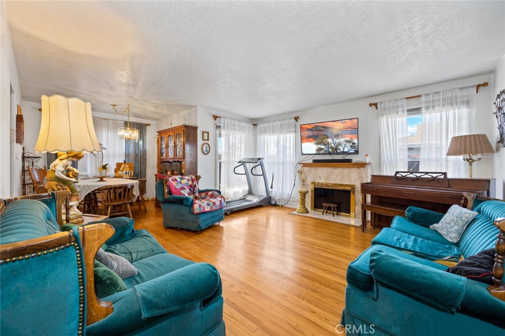 1431 E Pinewood Avenue