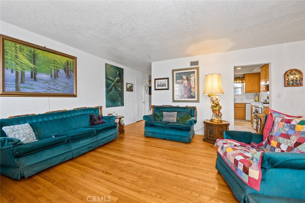 1431 E Pinewood Avenue