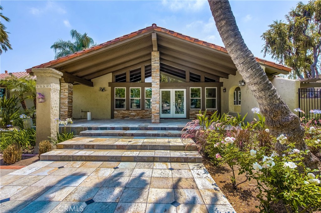 1345 Cabrillo Park Drive L06