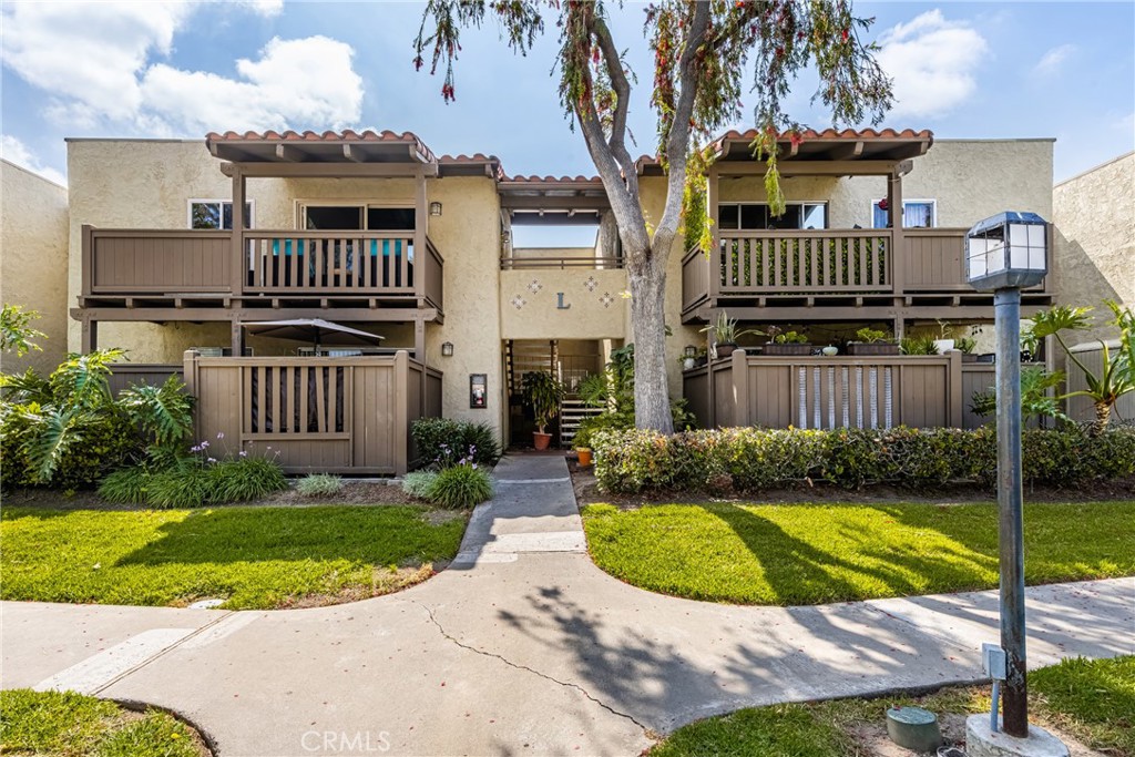 1345 Cabrillo Park Drive L06