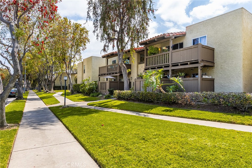 1345 Cabrillo Park Drive L06