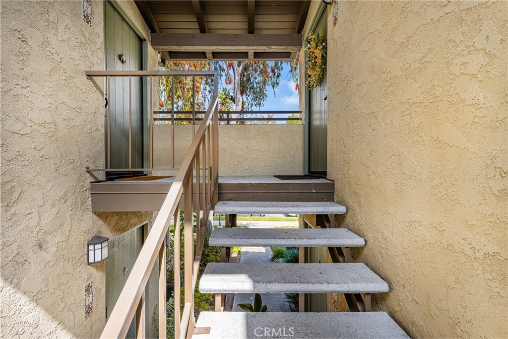 1345 Cabrillo Park Drive L06