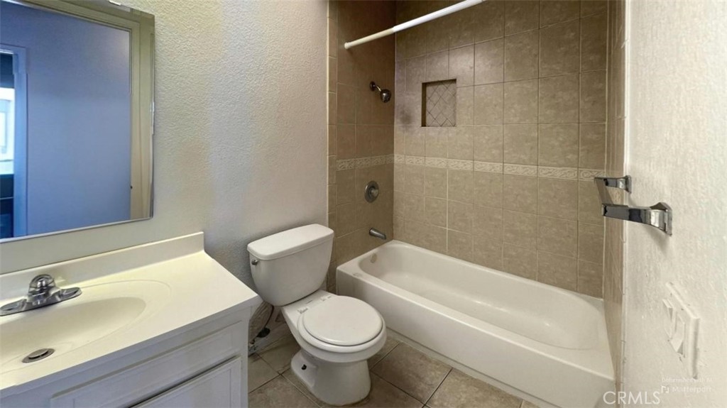 1480 E Marshall Boulevard 21