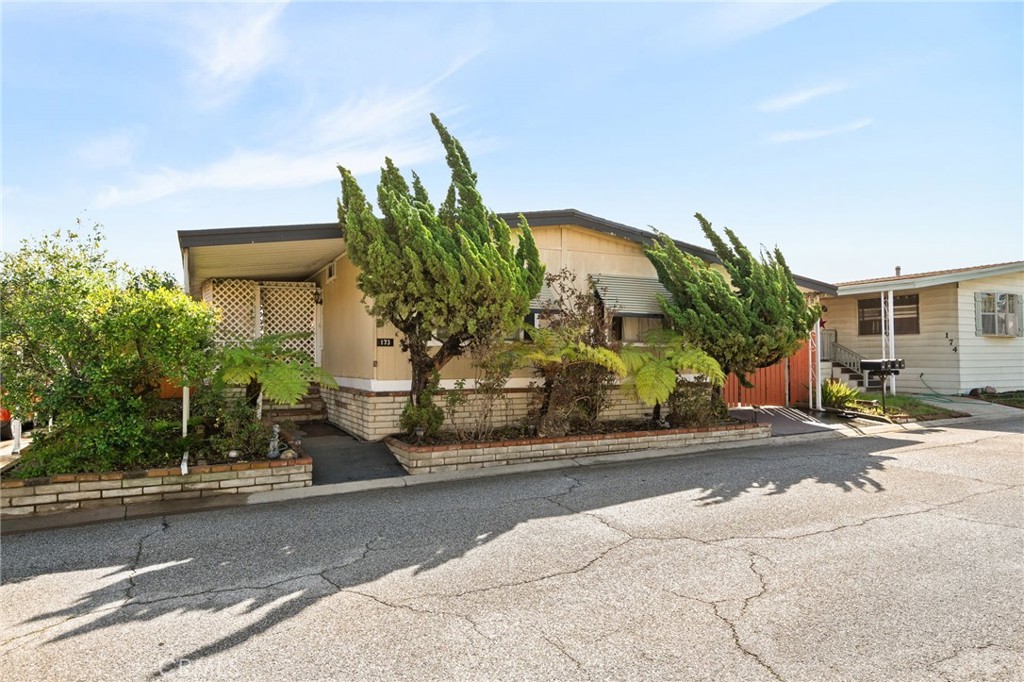 2601 E Victoria Street 173