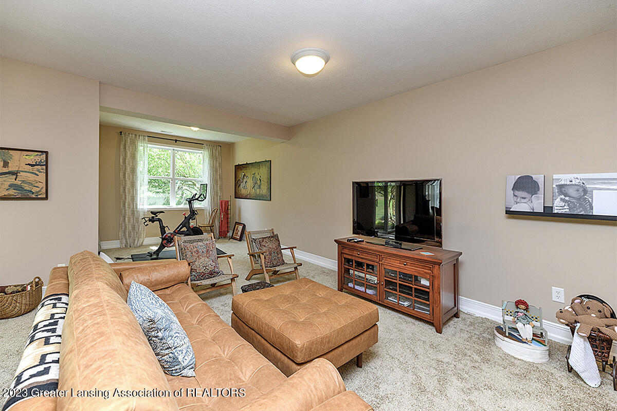 5154 Sapphire Circle