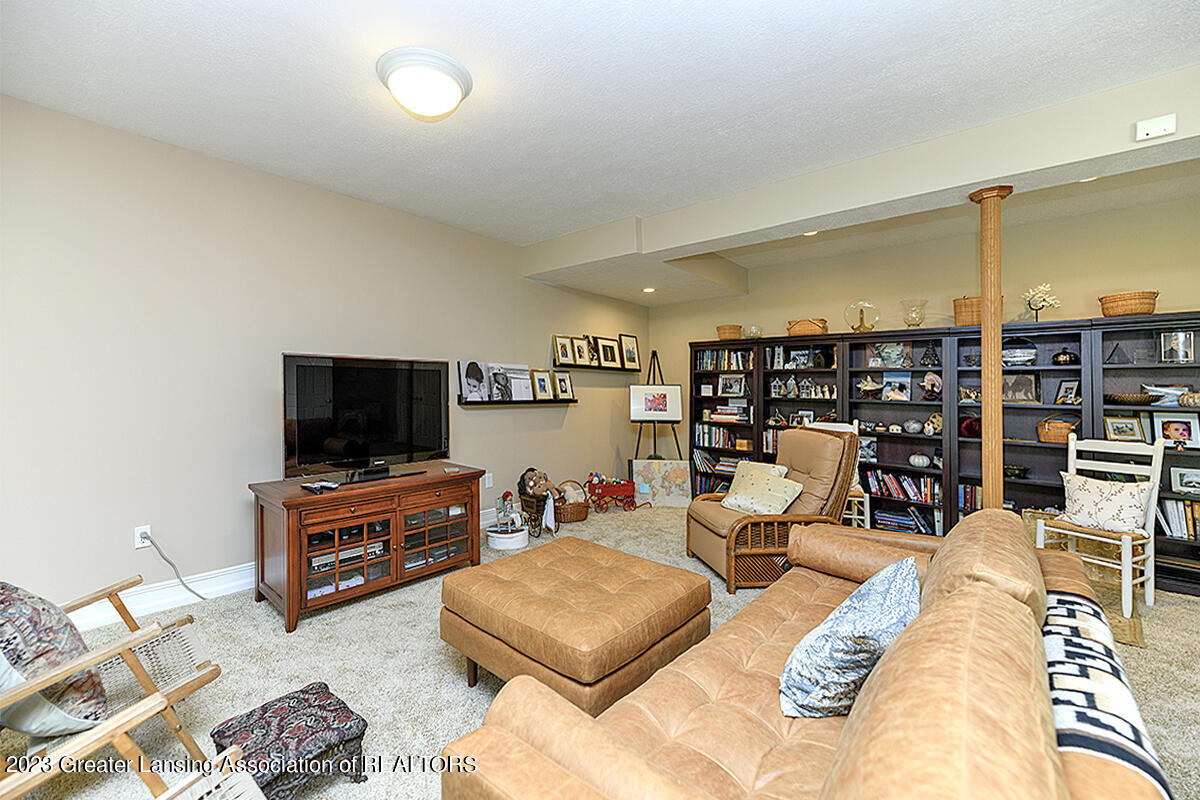 5154 Sapphire Circle