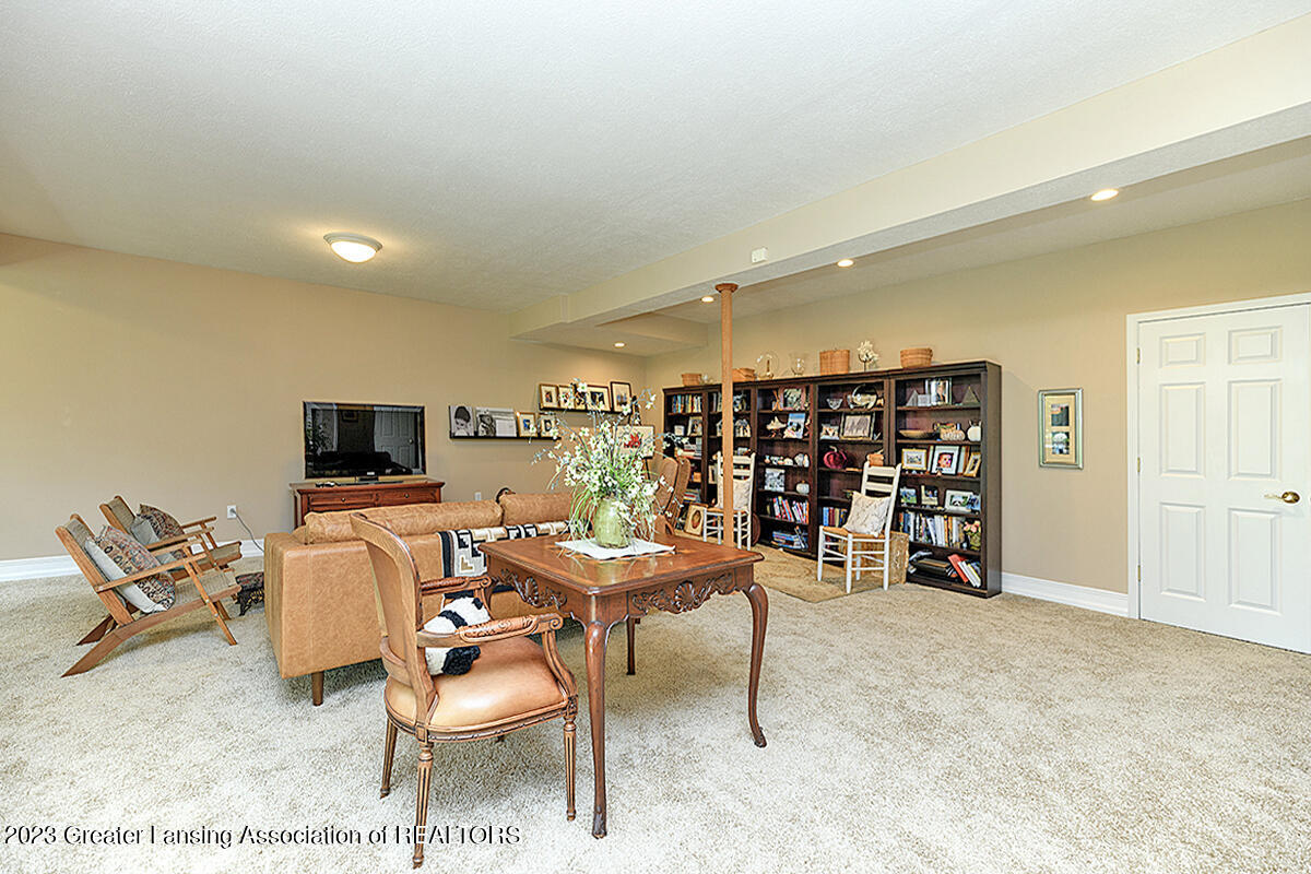 5154 Sapphire Circle