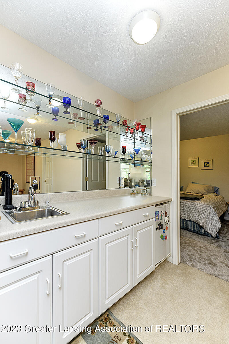 1140 W Maide Marians Court