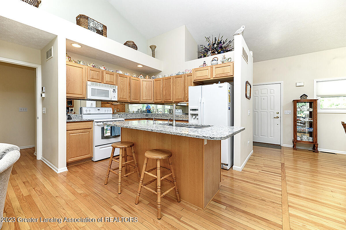 1140 W Maide Marians Court