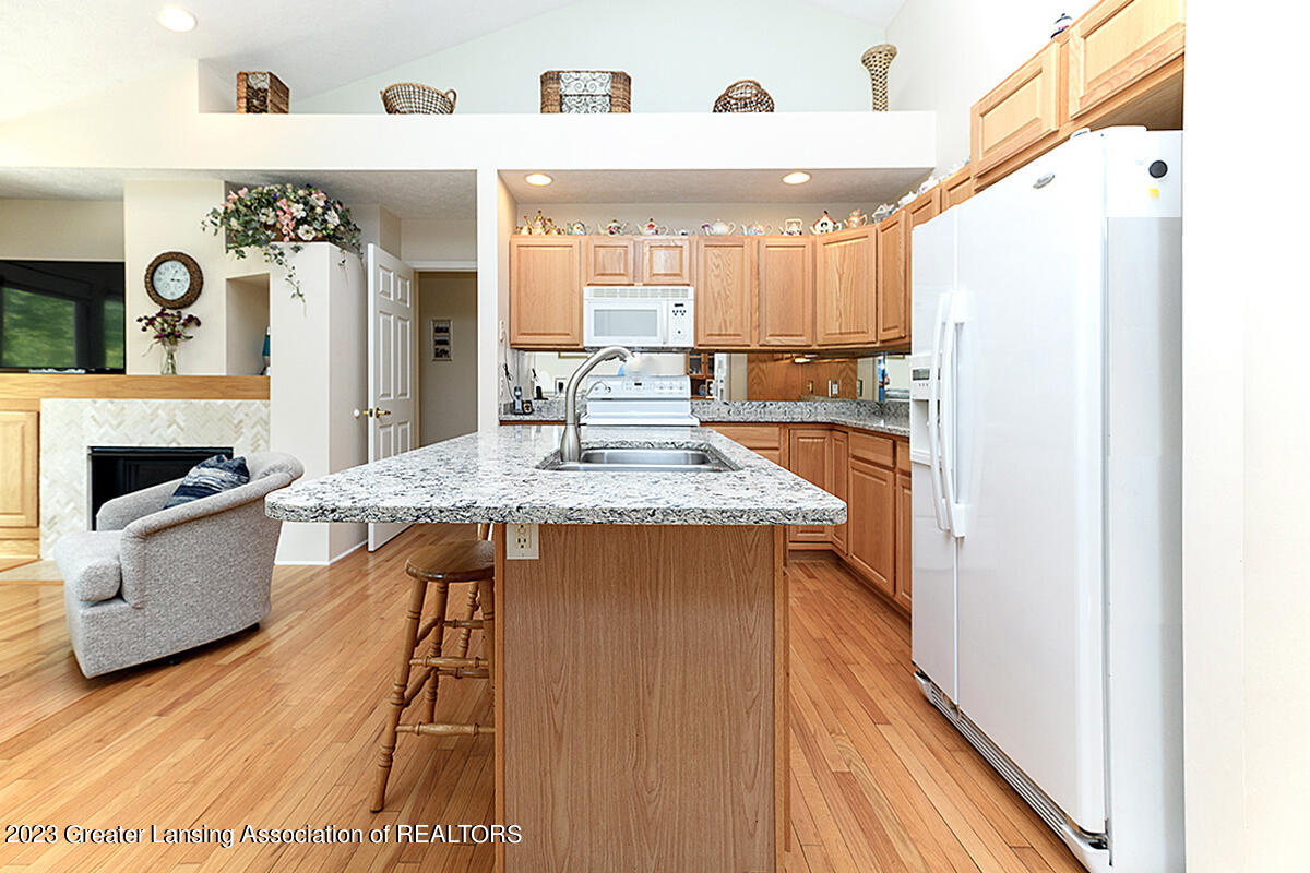 1140 W Maide Marians Court