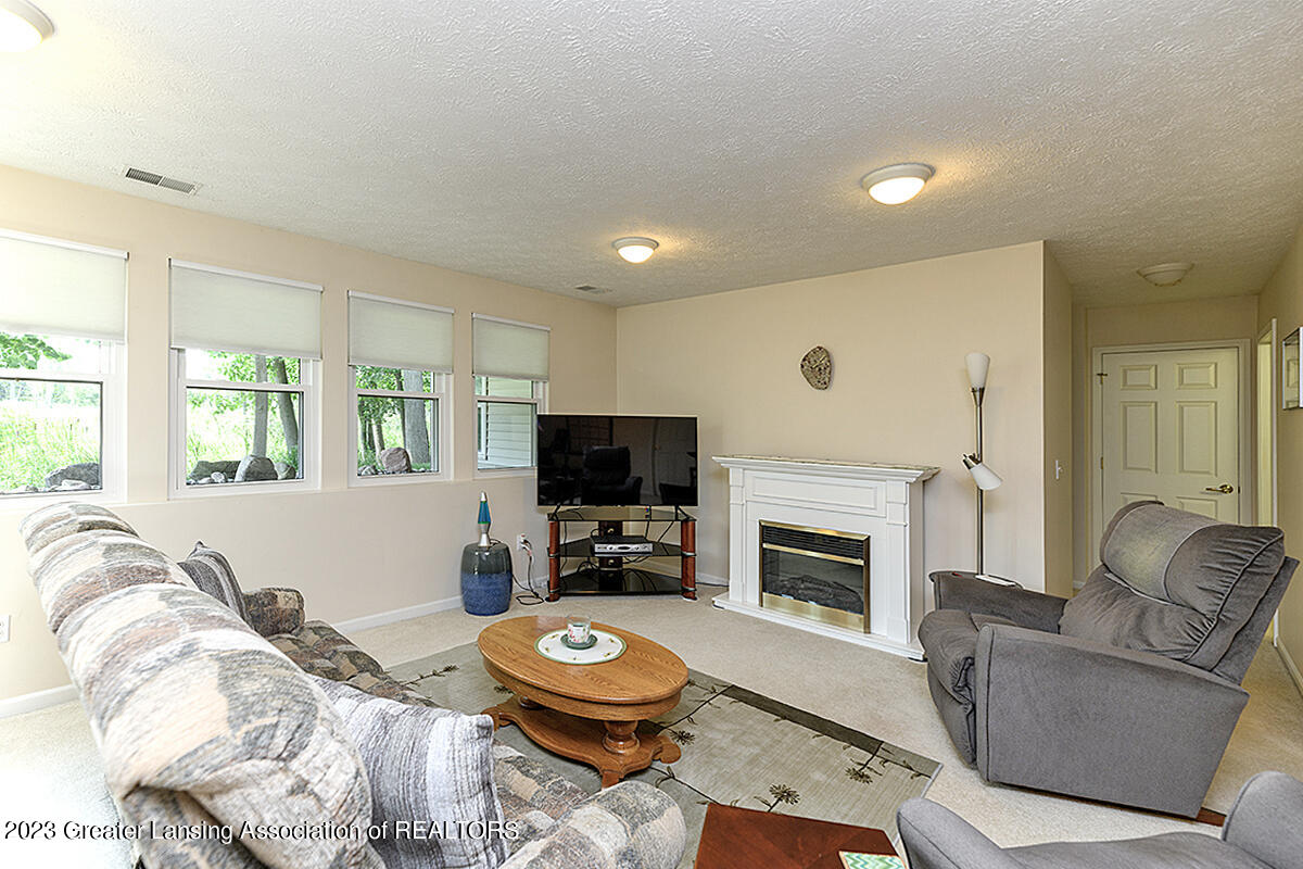 1140 W Maide Marians Court