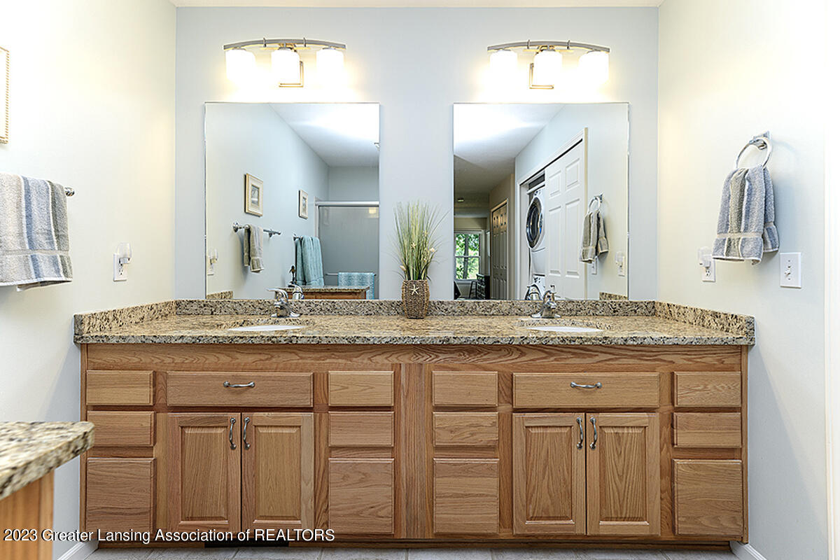 1140 W Maide Marians Court