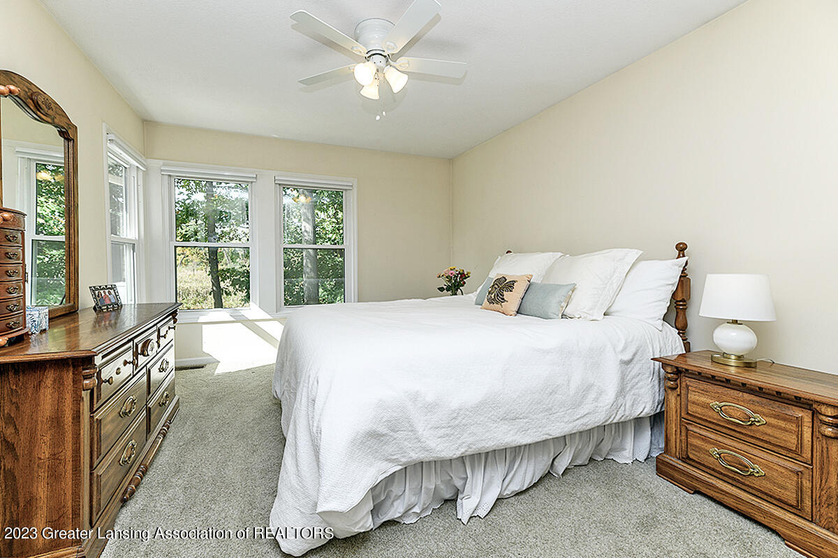 1140 W Maide Marians Court