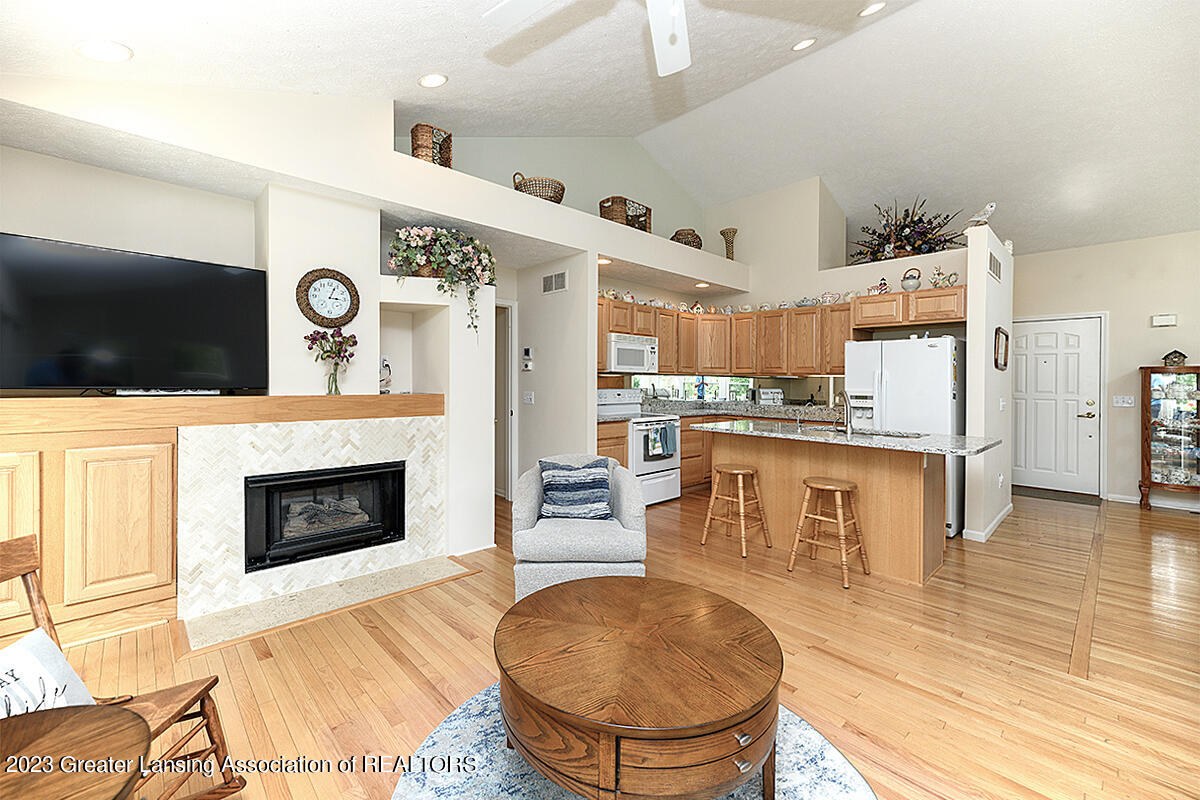 1140 W Maide Marians Court