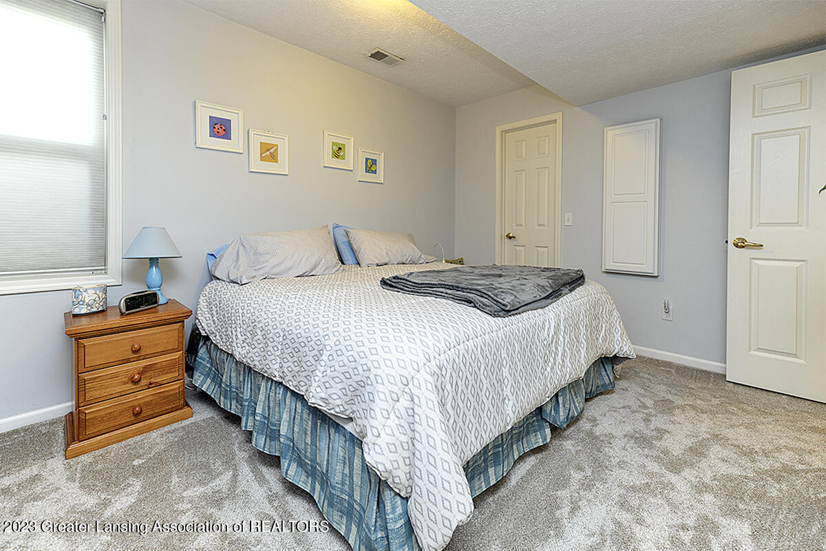 1140 W Maide Marians Court