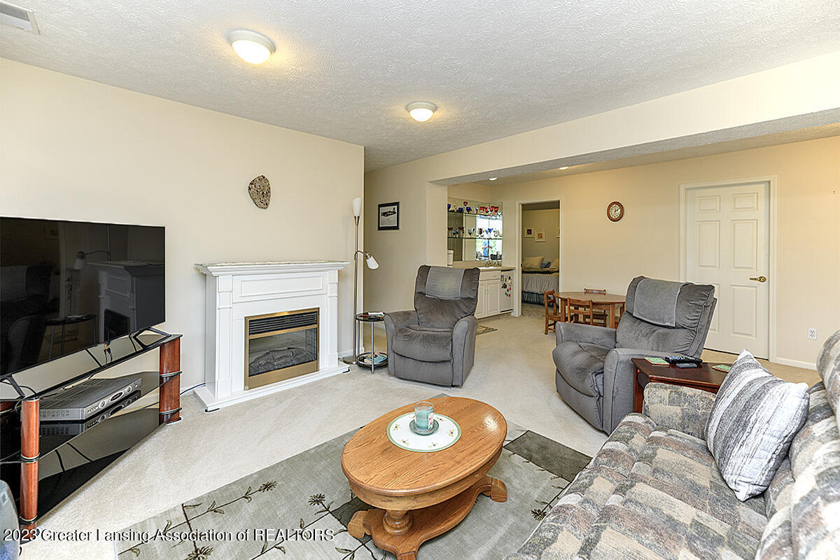 1140 W Maide Marians Court