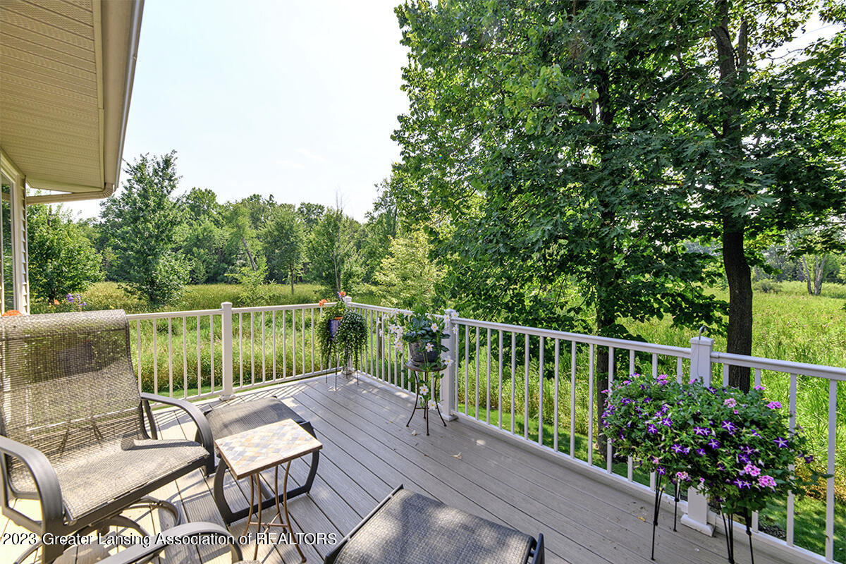 1140 W Maide Marians Court