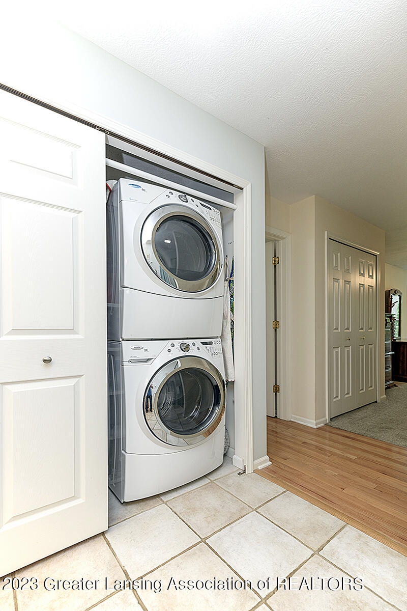 1140 W Maide Marians Court