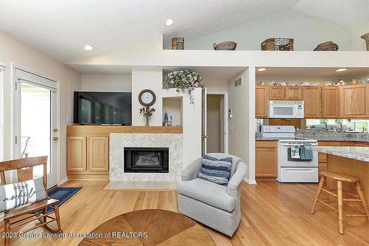 1140 W Maide Marians Court