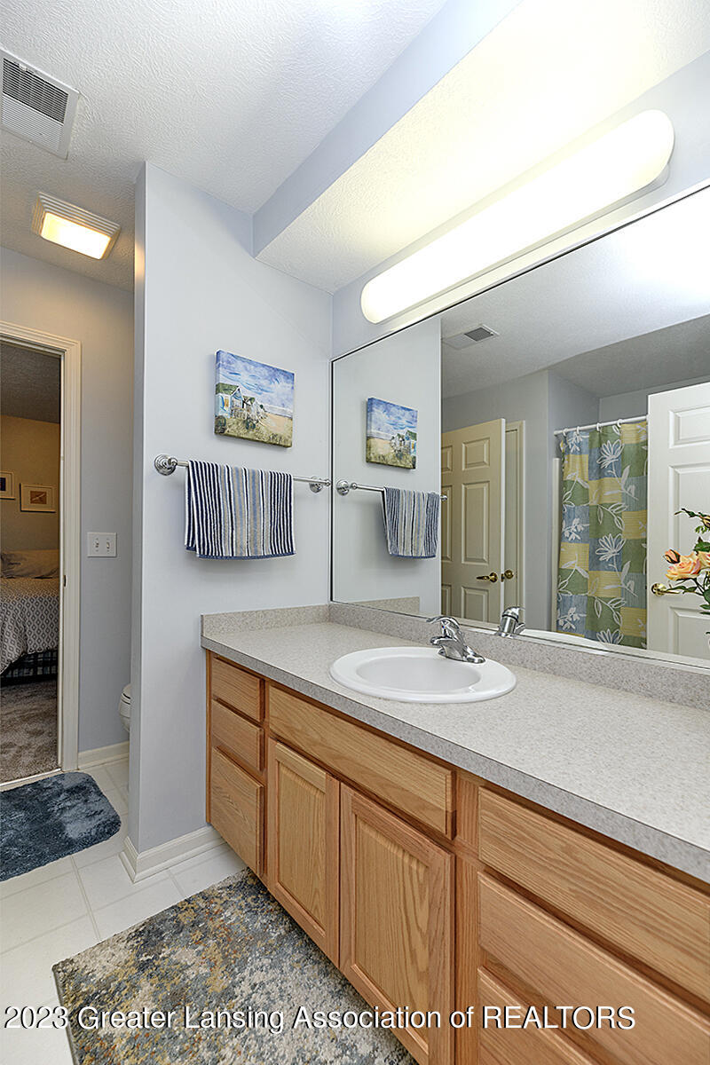 1140 W Maide Marians Court