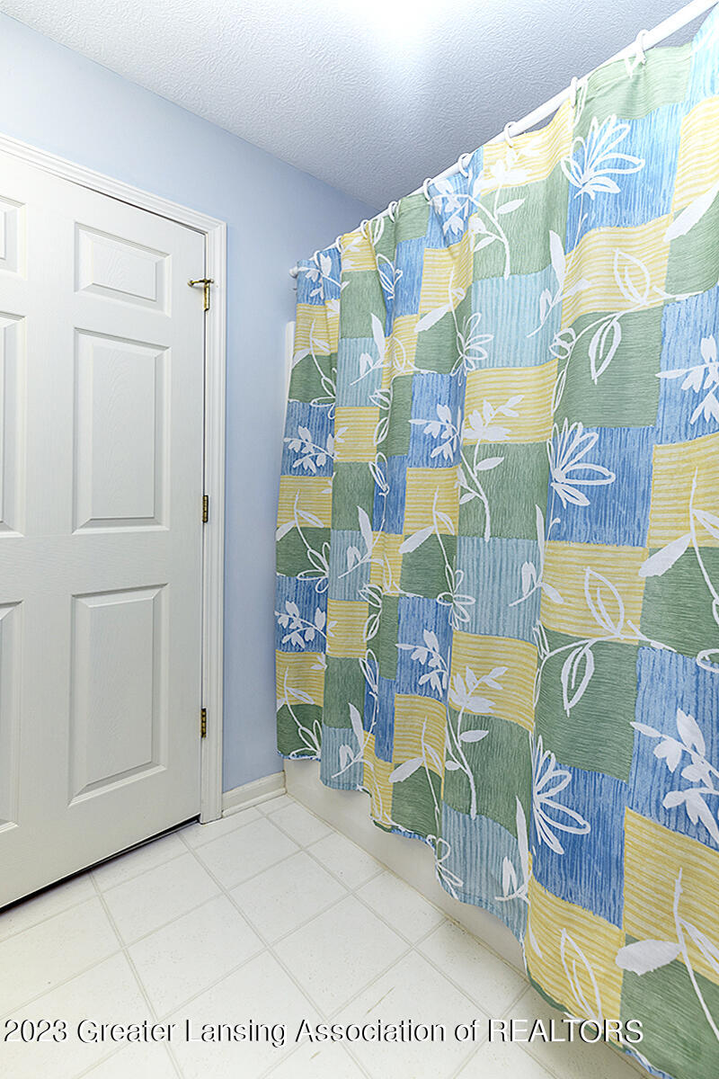 1140 W Maide Marians Court