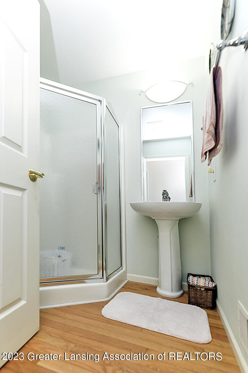 1140 W Maide Marians Court