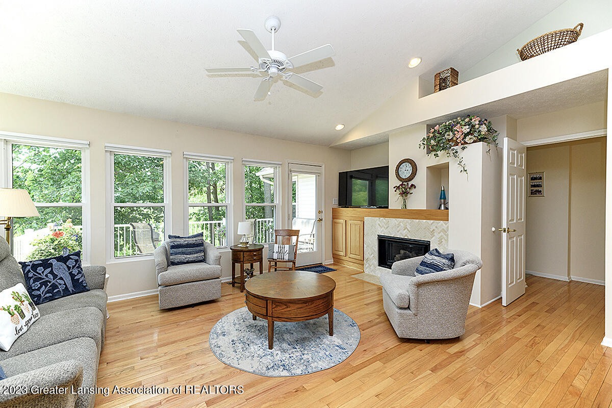 1140 W Maide Marians Court