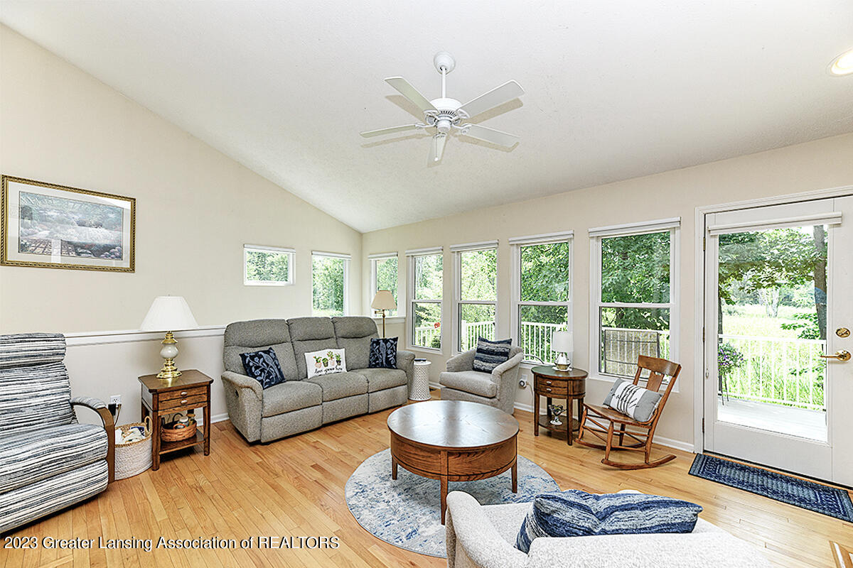 1140 W Maide Marians Court