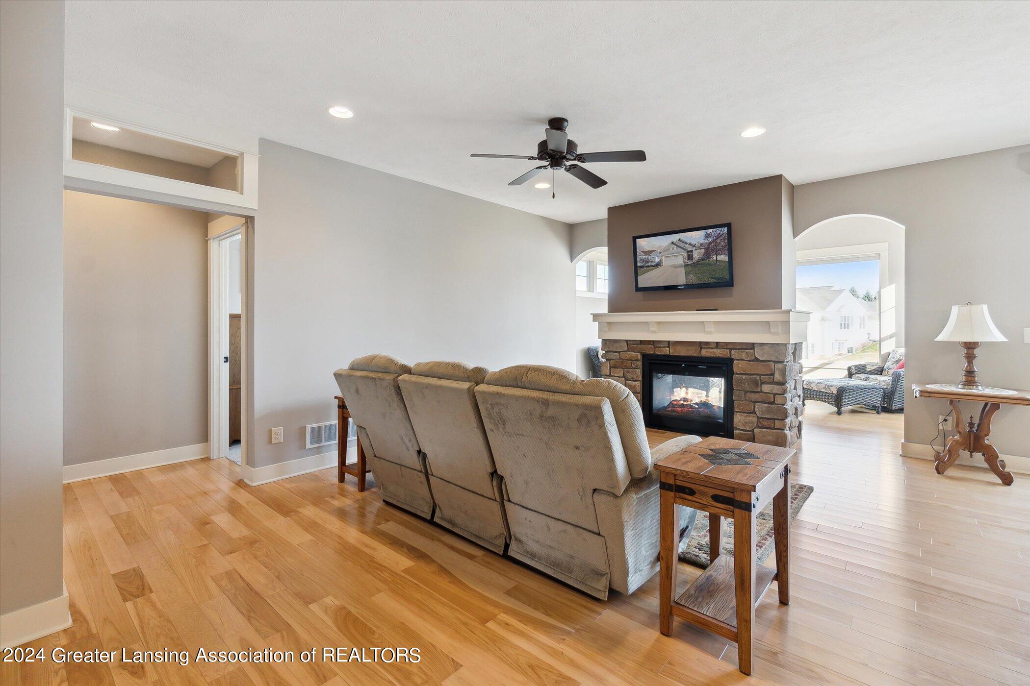 7537 Roxborough Lane, 30