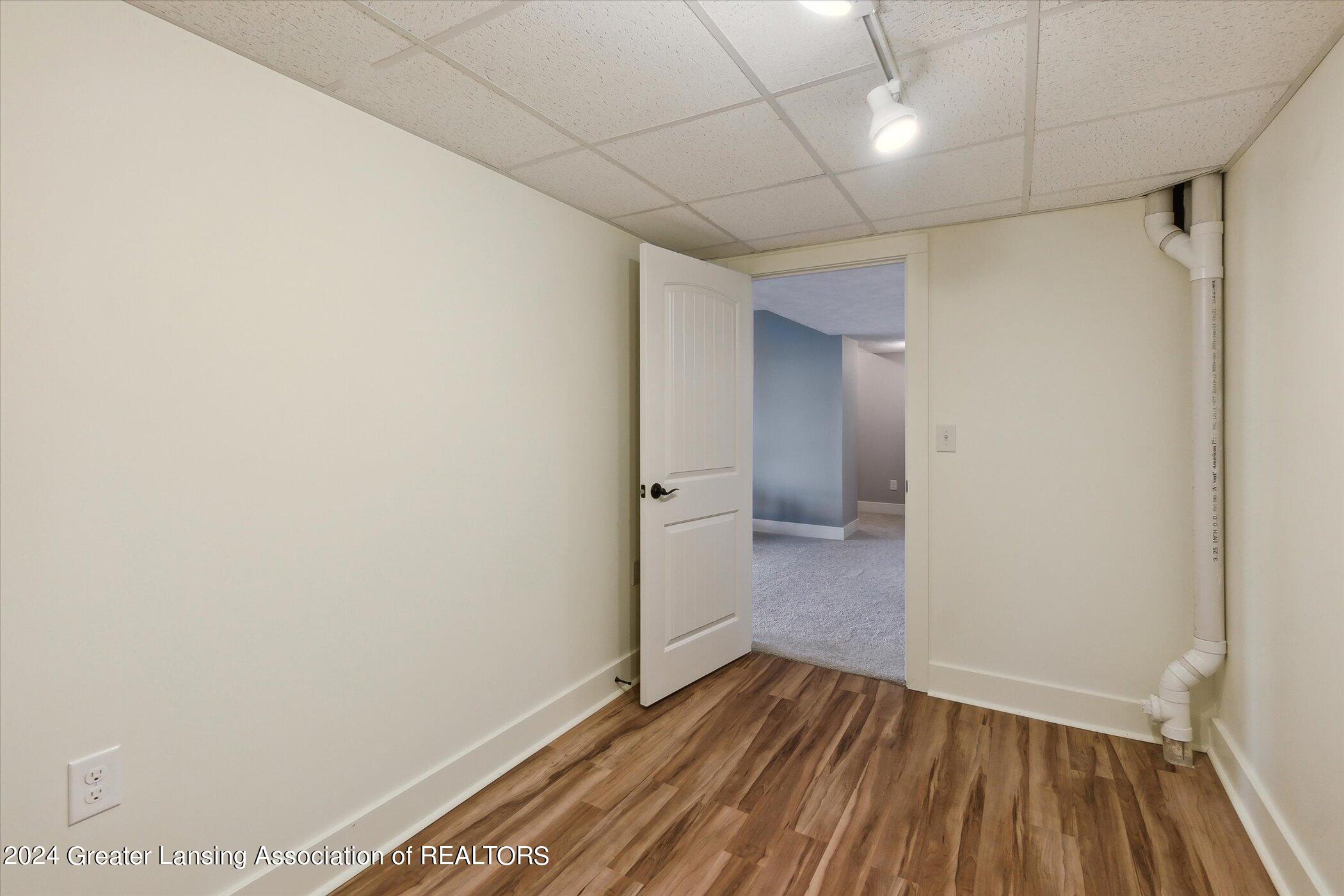 7537 Roxborough Lane, 30