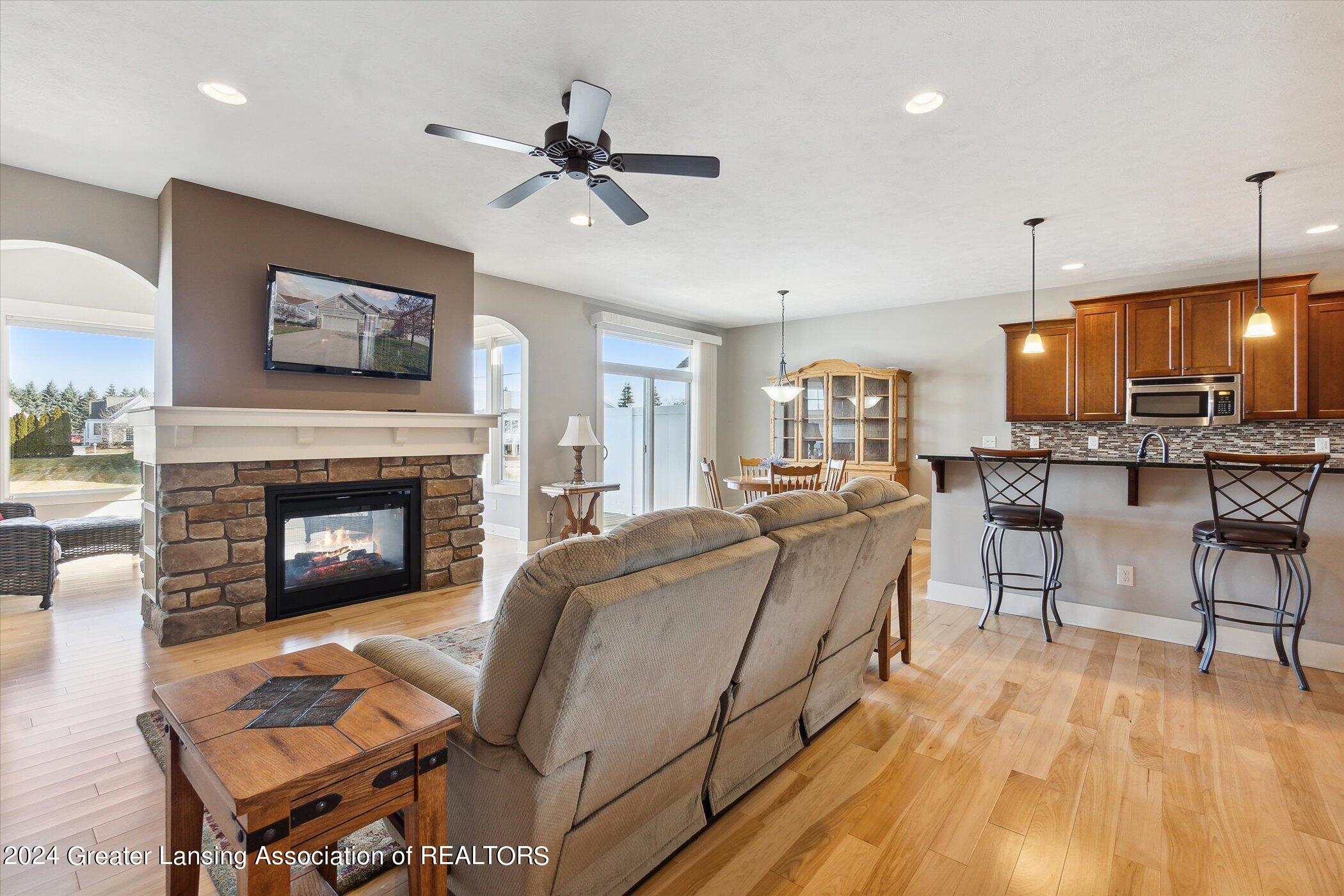 7537 Roxborough Lane, 30