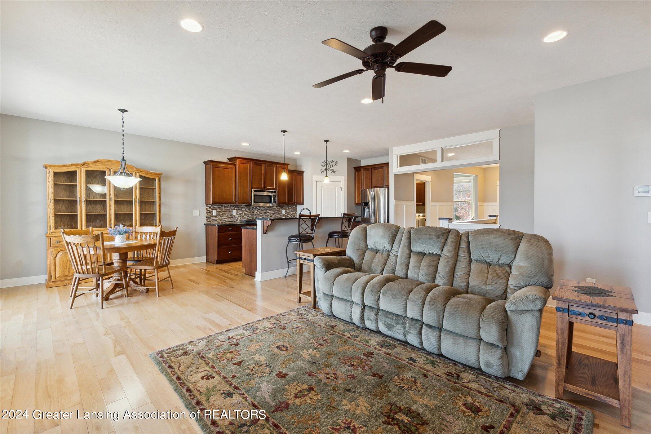 7537 Roxborough Lane, 30